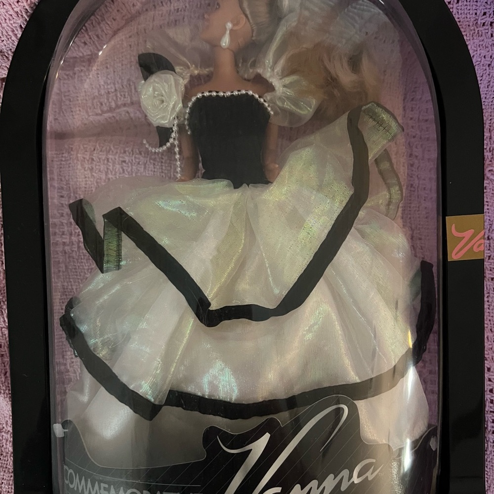 Vanna White Commemorative Limited edition